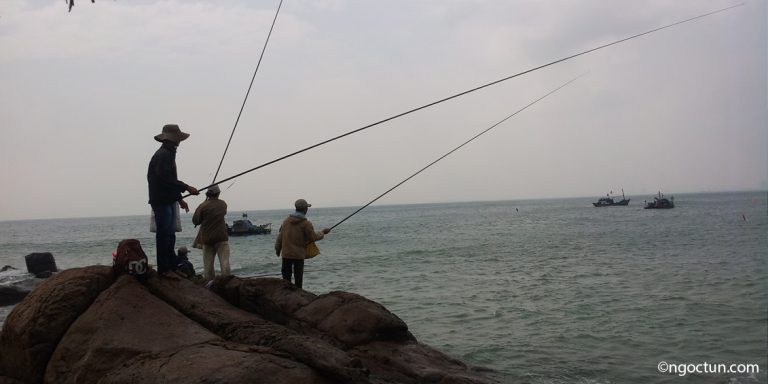 Fisherman in a beach in Da Nang city Vietnam ngoctun.com